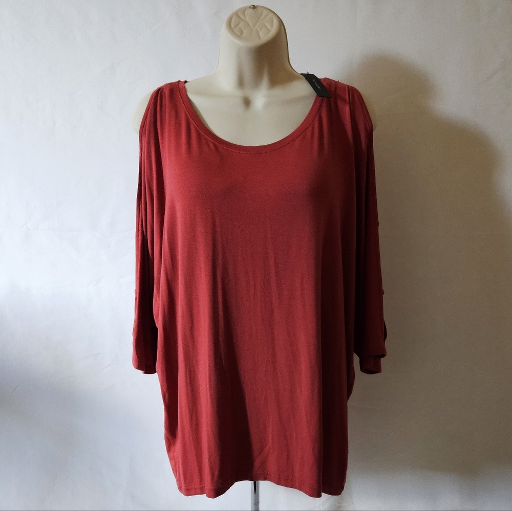 [NWT] Tahari Cold Shoulder Ladder Cut Short Sleeve Pullover Top - Picture 2 of 8